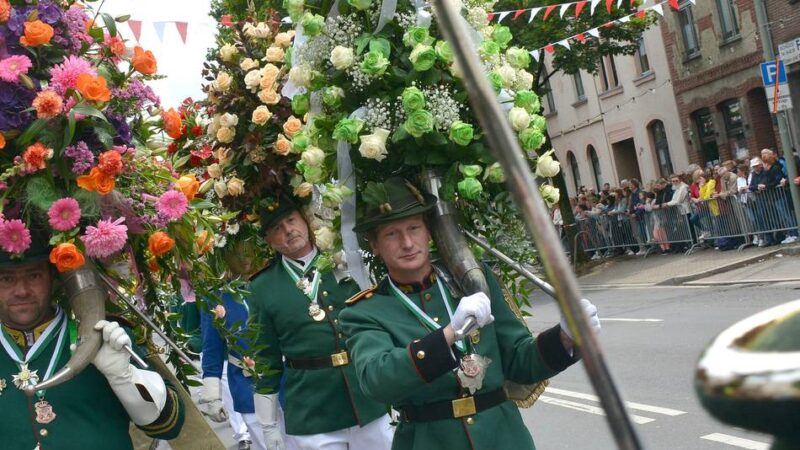 Fackelzug, Königsparade und Kirmes: Further Schützen feiern ein Fest voller Höhepunkte