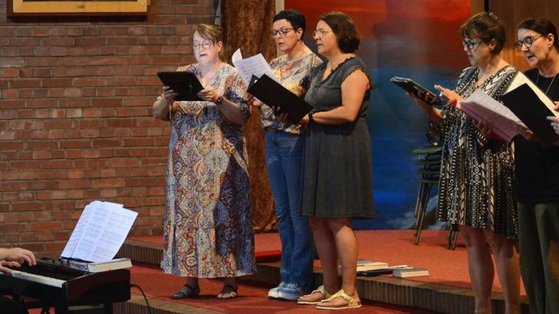 Liebe feiern – Vielfalt segnen – Gemeinschaft erleben | Gottesdienst der Liebenden berührt zum fünften Mal Herzen in Dormagen-Delrath: Ein Haus aus Liebe und Vertrauen