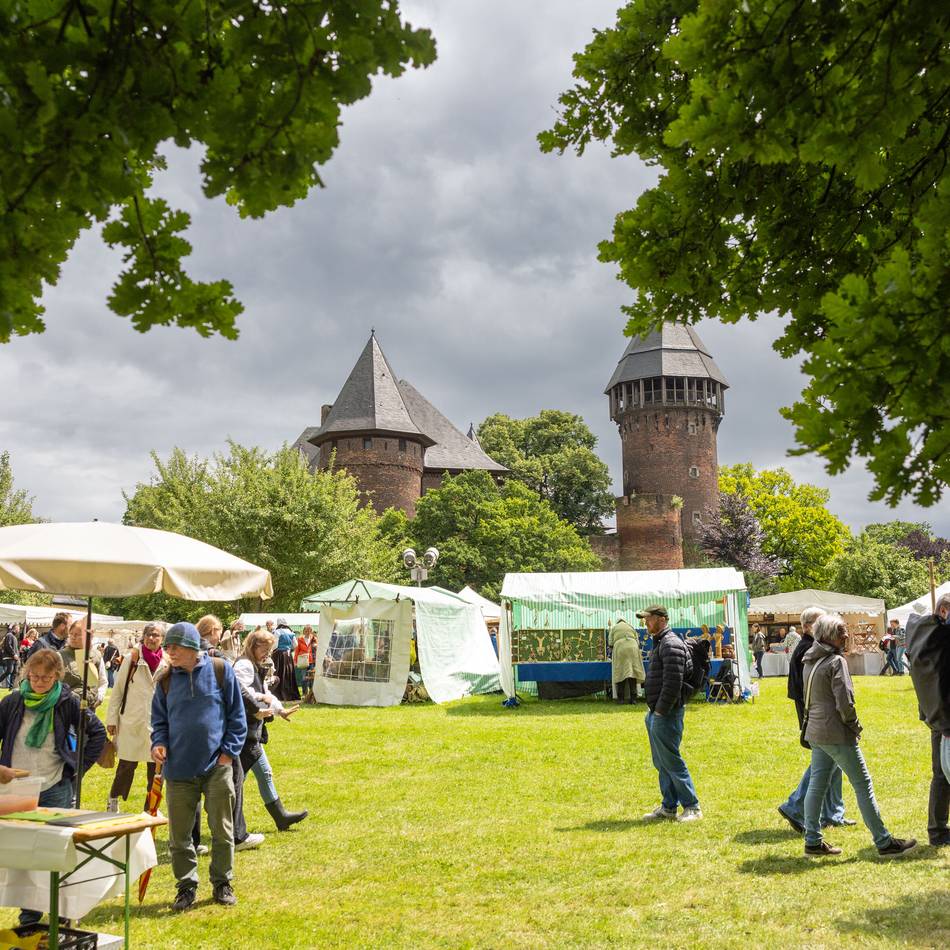 Rund um Burg Linn in Krefeld: Das ist die Bilanz des Flachsmarktes 2025
