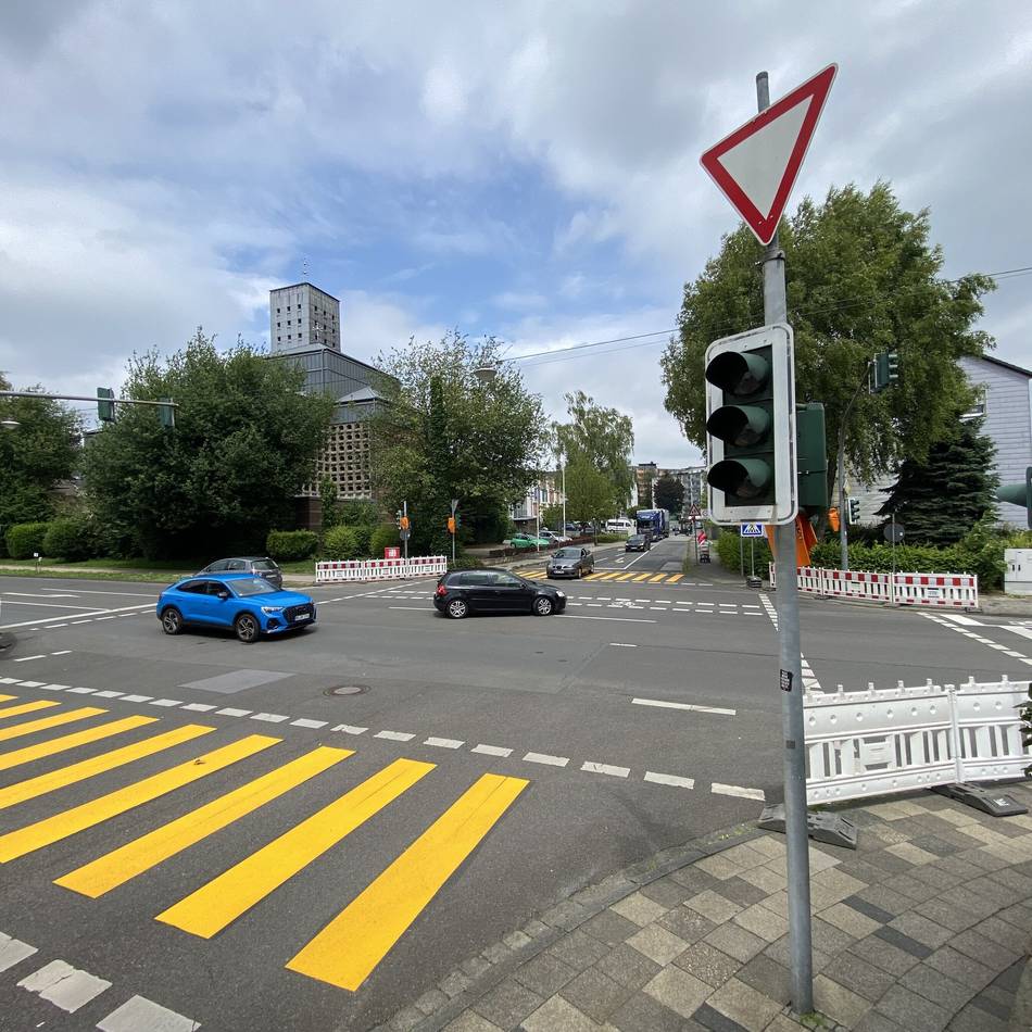 Provisorium auf der Düsseldorfer Straße: Fehlende Ampelanlage führt nicht zu mehr Unfällen