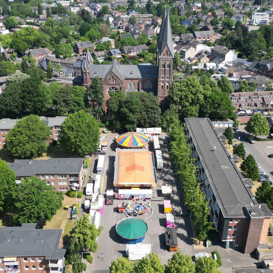Entenangeln und Secondhand-Kleidung: Lobbericher Frühkirmes erstmals mit Kindertrödel