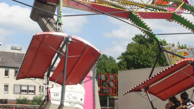 Frühjahrskirmes in Süchteln: Mit dem Heart Breaker in luftige Höhen