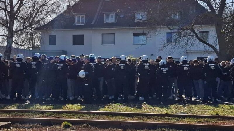 Waren die Maßnahmen rechtswidrig?: Fortuna-Fans klagen gegen Polizeieinsatz vor dem Derby in Köln – das sind die Hintergründe