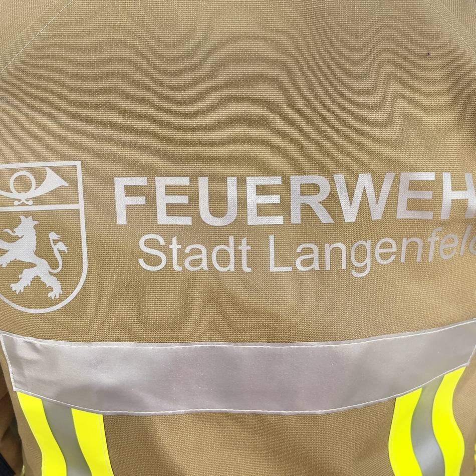 Feuerwehr Langenfeld: Kellerbrand in einem Mehrfamilienhaus in der Eichenfeldstraße