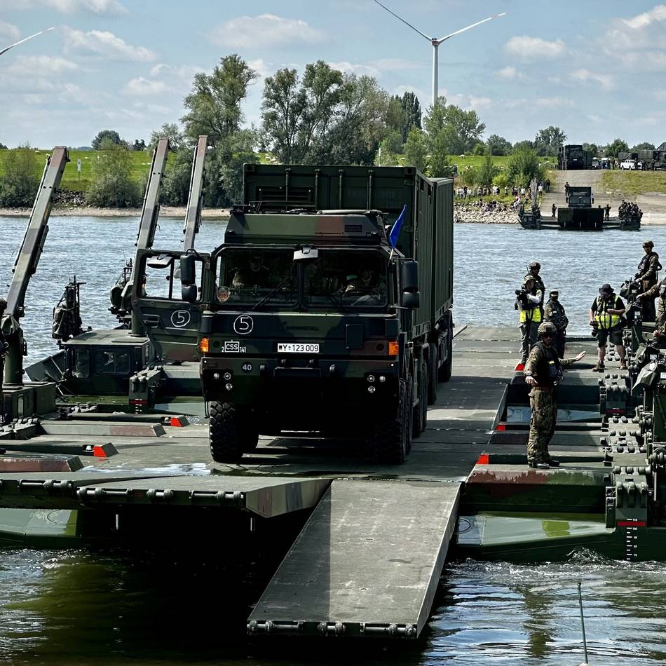 Übung „Grand Crossings“ im Kreis Kleve: So bringt die Bundeswehr im Kriegsfall Panzer über den Rhein