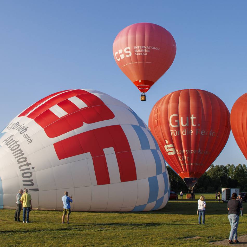 Segelflugplatz in Langenfeld: Ballonfahrt für einen guten Zweck