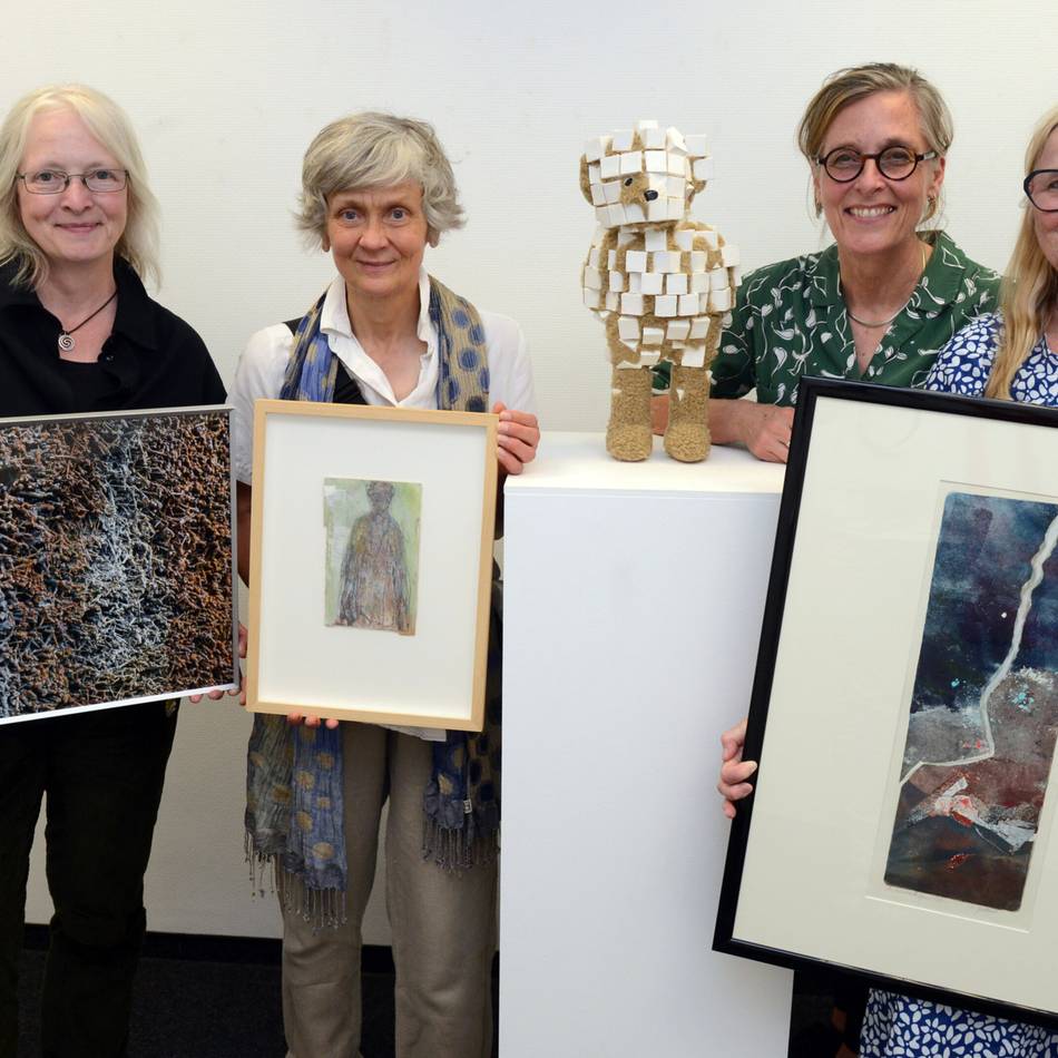 Kultur in Grevenbroich: Künstlerinnen stellen Werke in Ausstellung „Zwischen den Welten“ aus