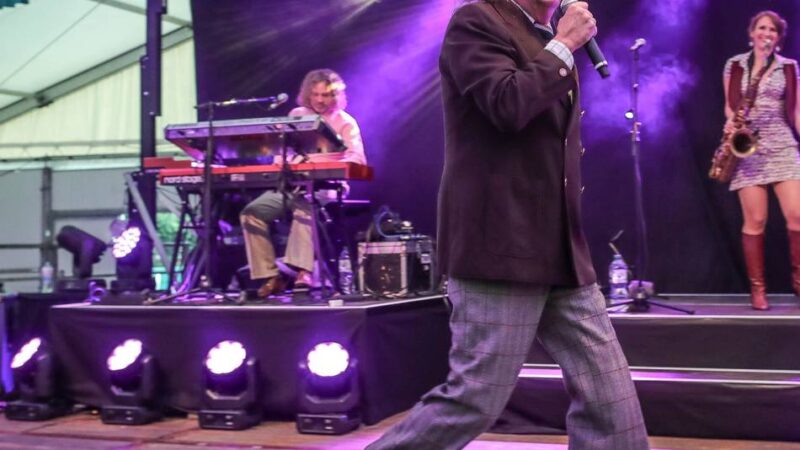 Sommerbrauchtum in Düsseldorf: Der „Meister“ Guildo Horn rockt Bilk