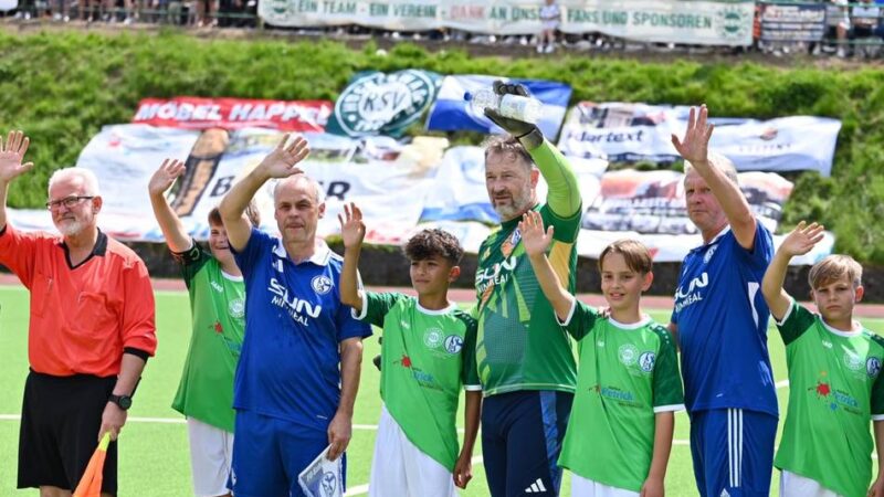 Königsblaue Traditionsmannschaft zu Gast beim RSV 09 Hückeswagen: Schalker Spektakel an der Schnabelsmühle