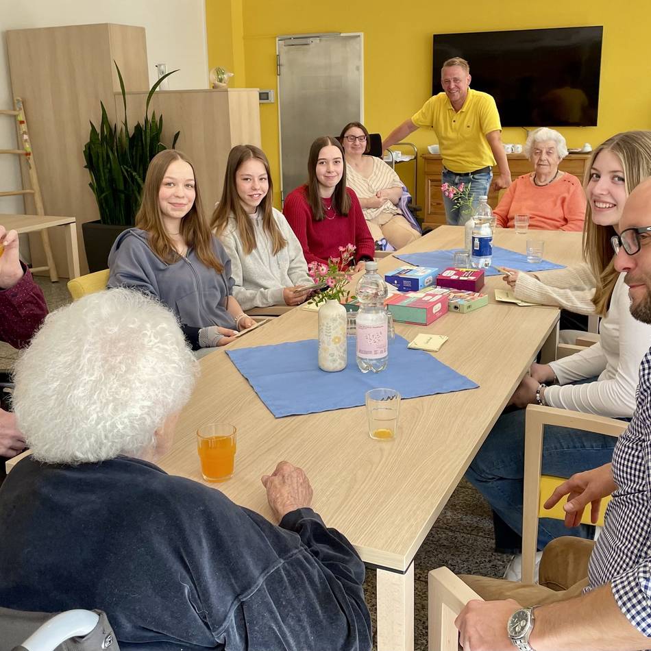 Generationenprojekt in Grevenbroich: Schüler engagieren sich im Seniorenhaus Lindenhof