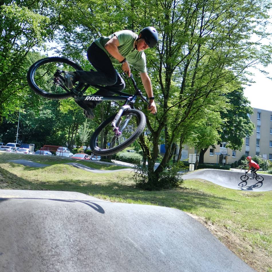 Pumptrack-Anlage in West eröffnet: „Das Warten hat sich gelohnt“