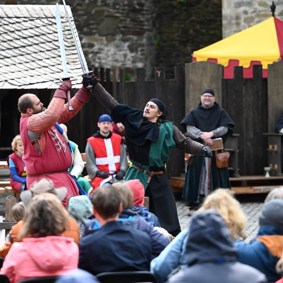Traditionelle Veranstaltung auf Schloss Burg: Die „Ritter zum Anfassen“ sind zurück