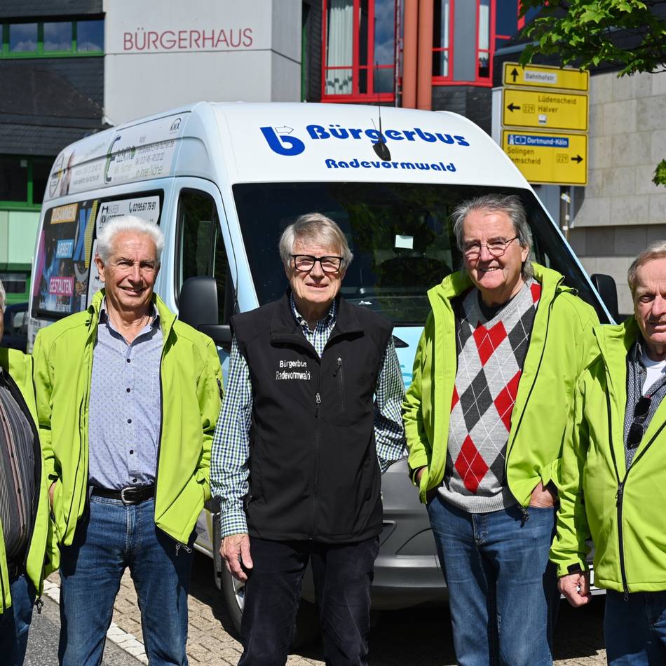 Mobilität in Radevormwald: Bürgerbus-Pioniere treten ab – und hoffen auf neue Fahrer