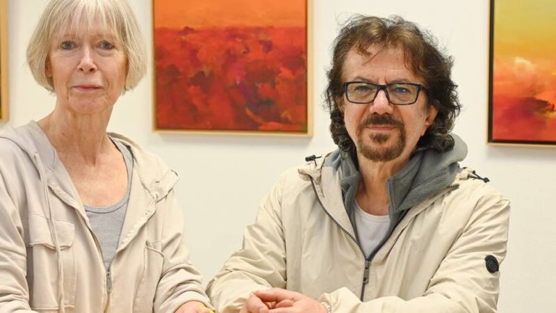 Neue Kunstausstellung im Hückeswagener Kultur-Haus Zach: Kunstvolle Farbwelten im Kontrast