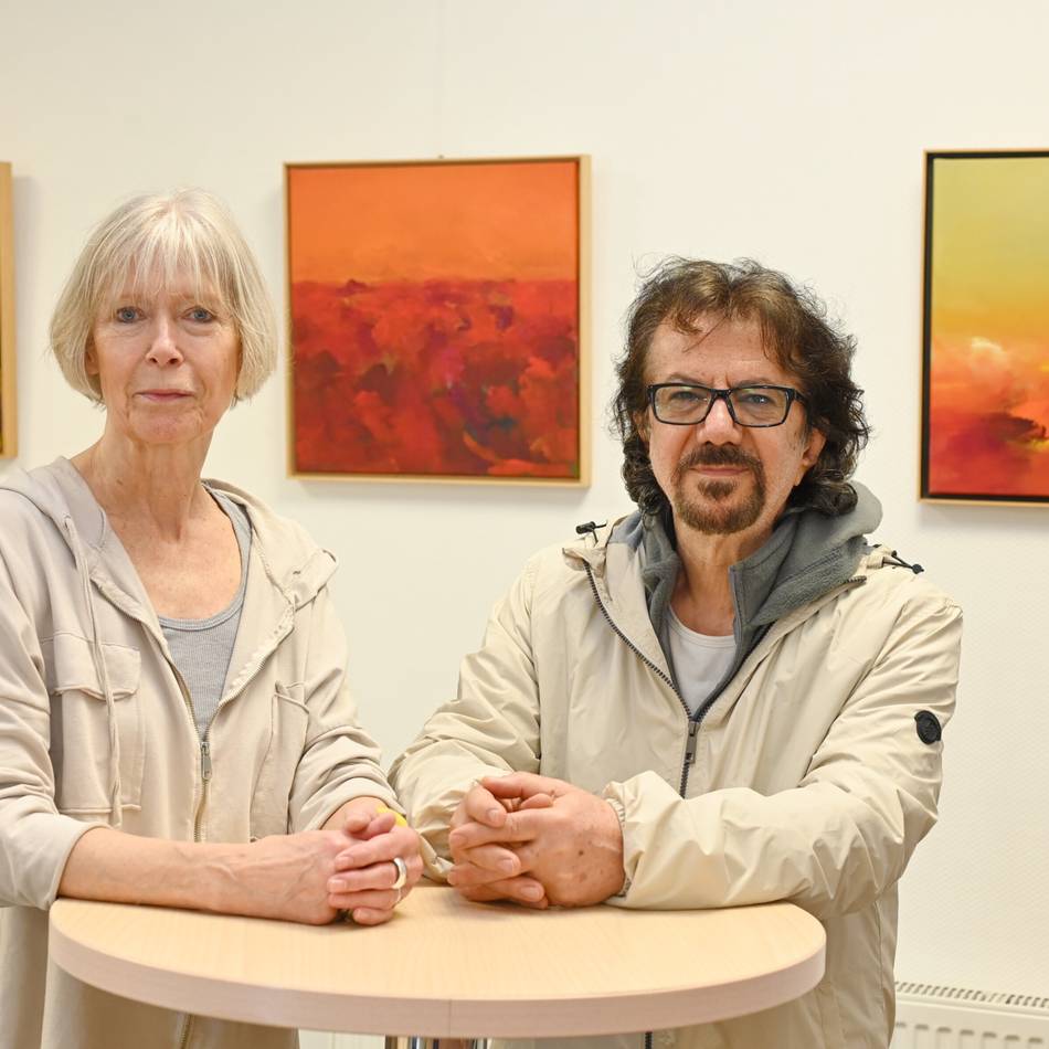 Neue Kunstausstellung im Hückeswagener Kultur-Haus Zach: Kunstvolle Farbwelten im Kontrast