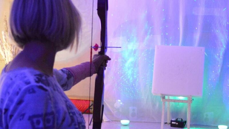 Meditatives Bogenschießen in Wermelskirchen: Wenn die Sorgen auf dem Pfeil liegen