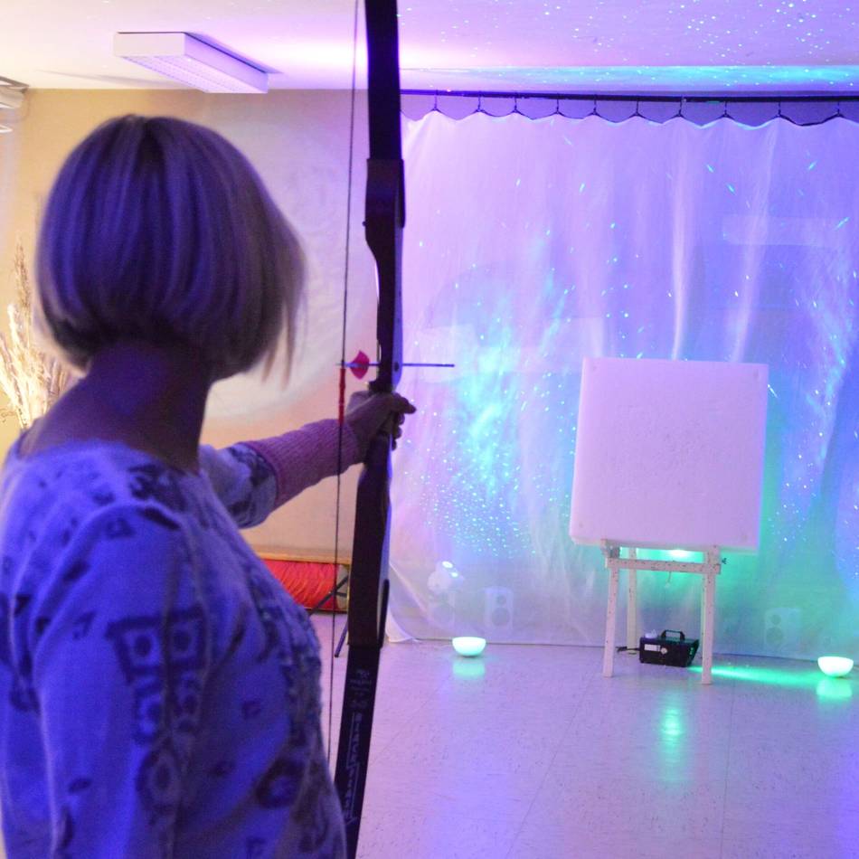 Meditatives Bogenschießen in Wermelskirchen: Wenn die Sorgen auf dem Pfeil liegen