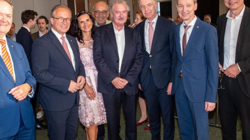 Besucherrekord beim Burgundermahl in Neuss: Ex-Außenminister sieht mit Sorgen auf die Konflikte