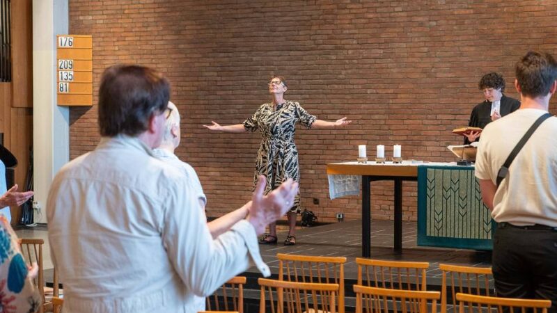 Neusser Landestheater trifft Kirche: Tennessee Williams im Gotteshaus