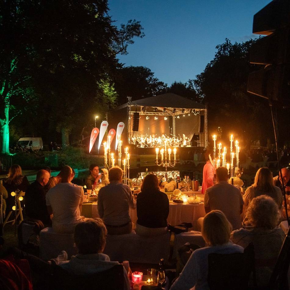 Open-Air-Konzert im Rosengarten: Neusser Klassiknacht mit Shakespeare, Feuerwerk und viel „Jeföhl“