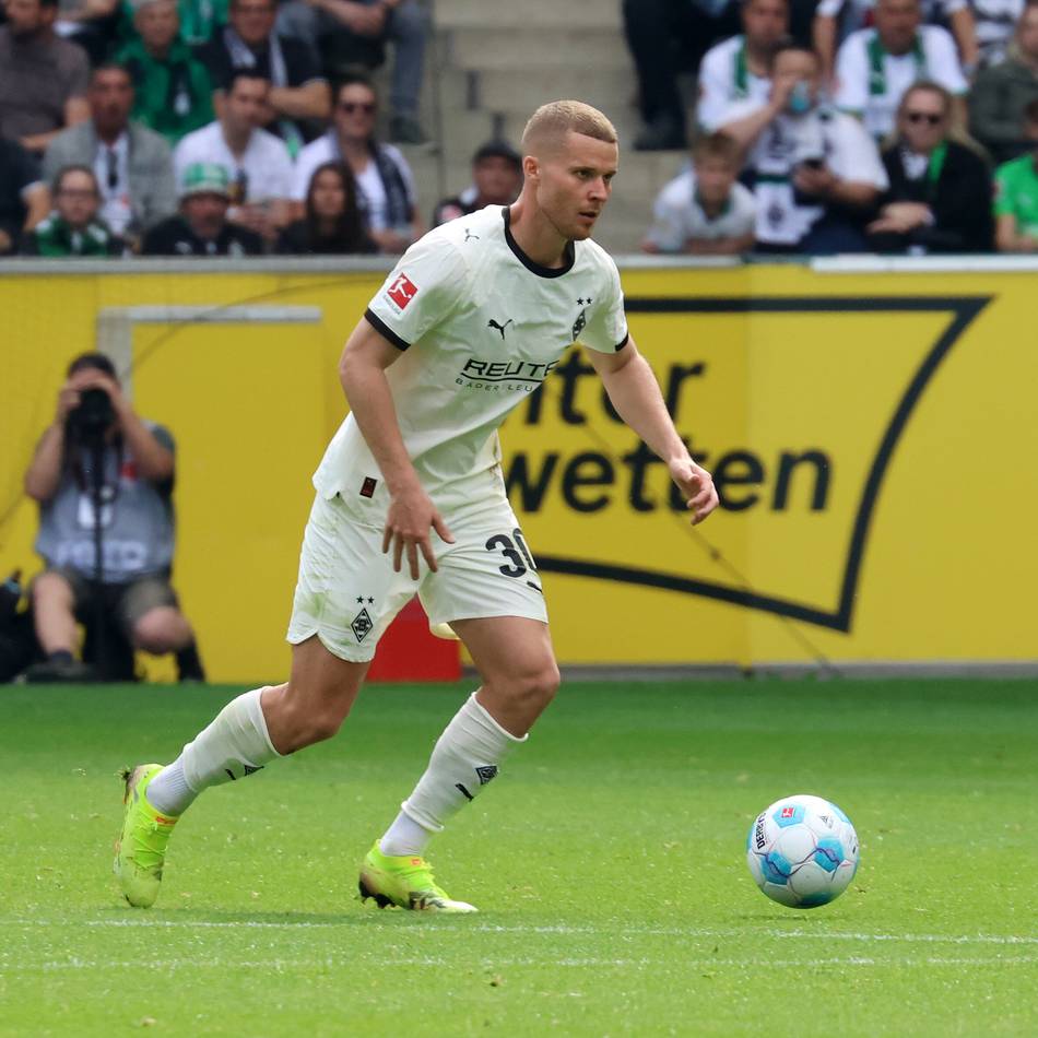 Borusse feiert Jubiläum: Elvedi kann die Schweiz in Gladbach alleine auf Platz eins bringen