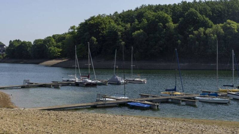Hückeswagener Talsperre: Trockenheit hat Folgen für die Bever-Segler