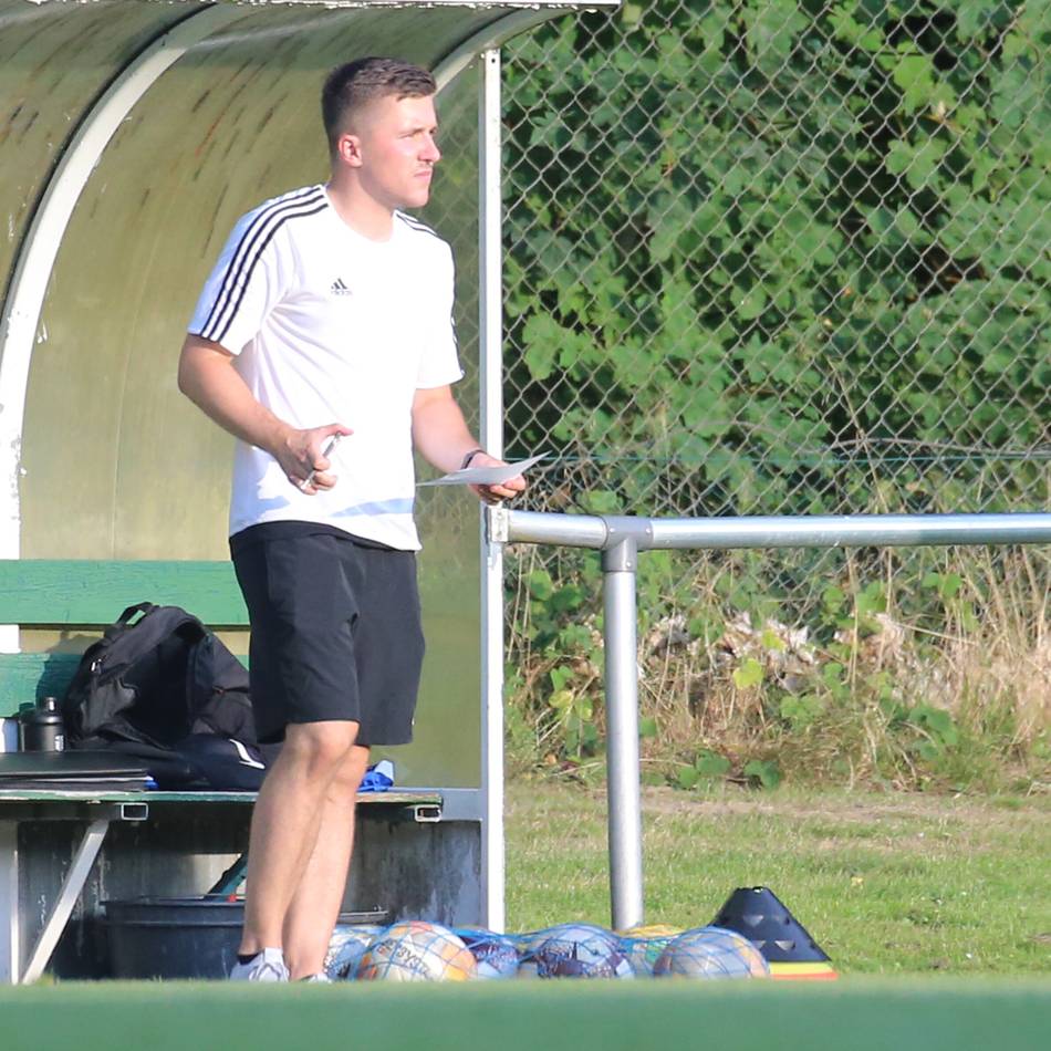 Saisonbilanz ASV Süchteln II: Künftig sollen die Nerven von Trainer Hermes geschont werden