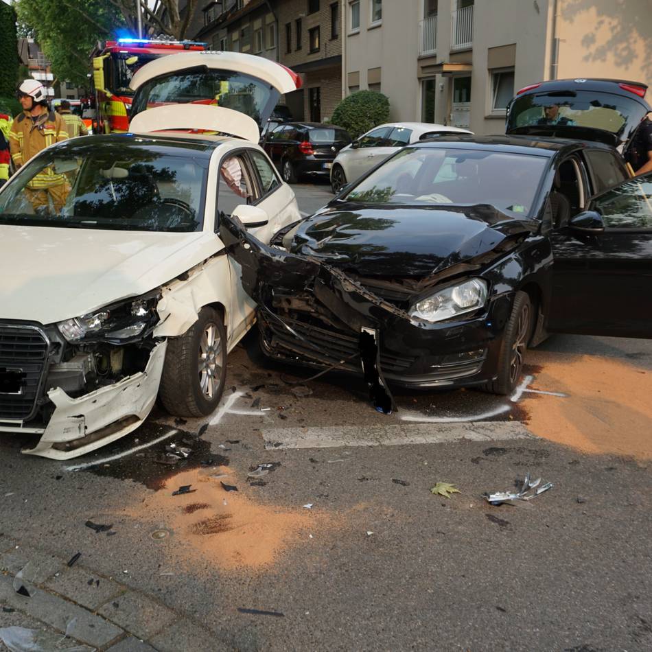 Einsatz für die Feuerwehr: Zwei Verletzte bei Unfall im Innenstadtbereich