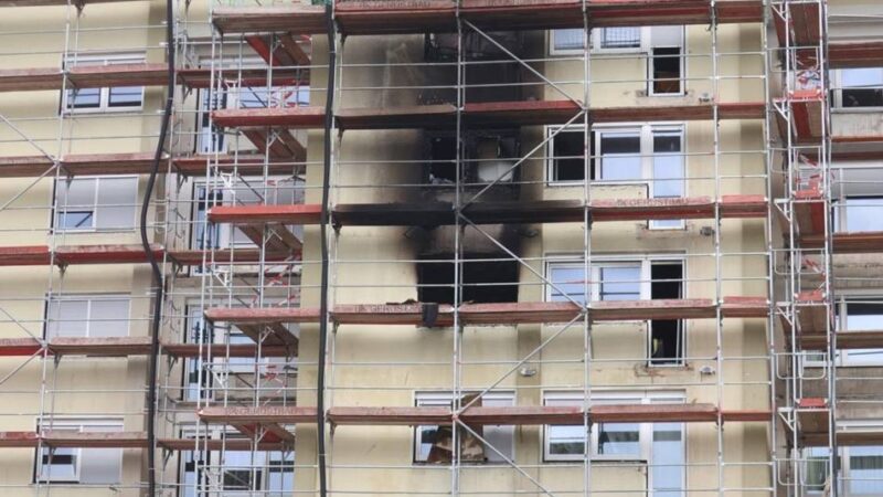 Feuerwehreinsatz in Leverkusen: Sechs Menschen in Klinik nach Brand in Mehrfamilienhaus