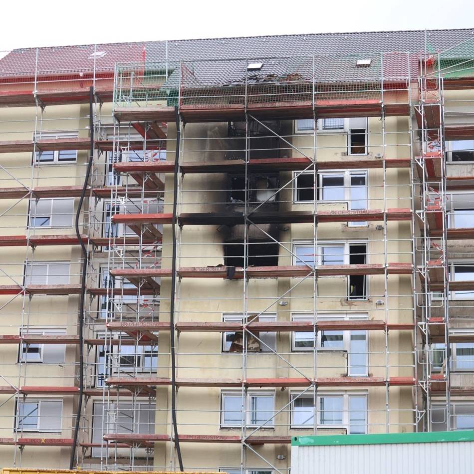 Feuerwehreinsatz in Leverkusen: Sechs Menschen in Klinik nach Brand in Mehrfamilienhaus