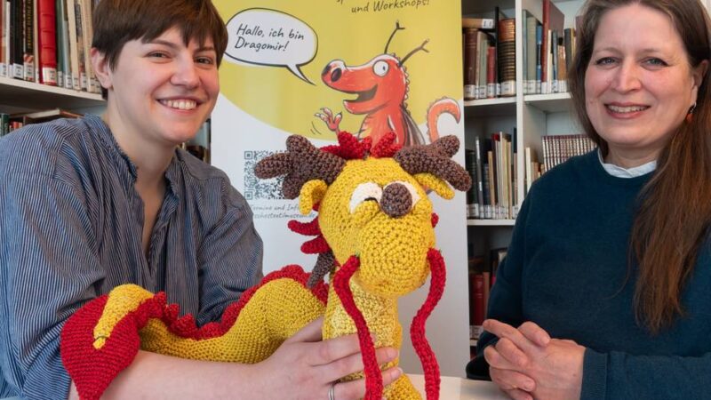 Familienprogramm im Textilmuseum Krefeld: Sommerhäkelei, Französisch und die Sprache der Fächer im Museum lernen