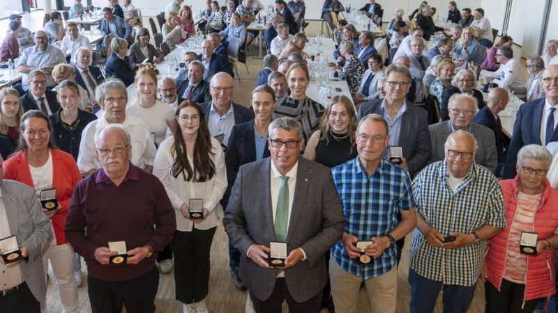 Im Bürgerhaus Weeze: Kreis Kleve zeichnet erfolgreiche Sportler und Ehrenamtler aus