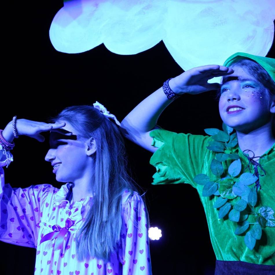 Unterstufentheater am Freiherr-vom Stein-Gymnasium Leverkusen: Mit Flugbegleiter Peter Pan in eine zauberhafte Welt