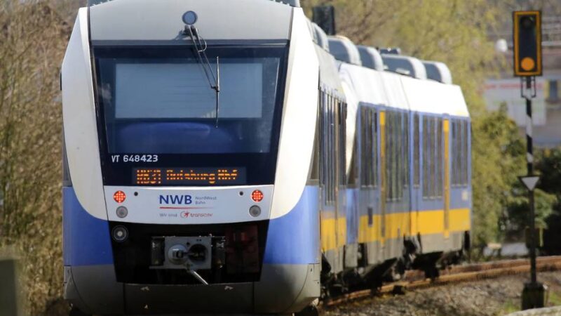 Arbeiten zwischen Rheinberg und Xanten: Zugstrecke der RB31 wird digitalisiert