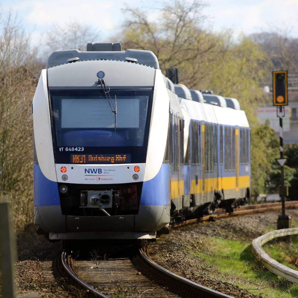 Arbeiten zwischen Rheinberg und Xanten: Zugstrecke der RB31 wird digitalisiert