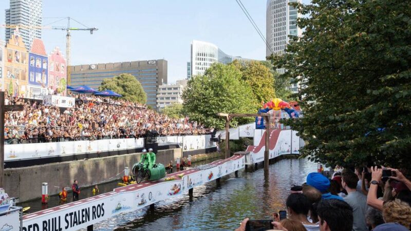 Red Bull Sattelfest in Düsseldorf: 40 Teams am Start – Radrennen verwandelt Medienhafen in Parcours