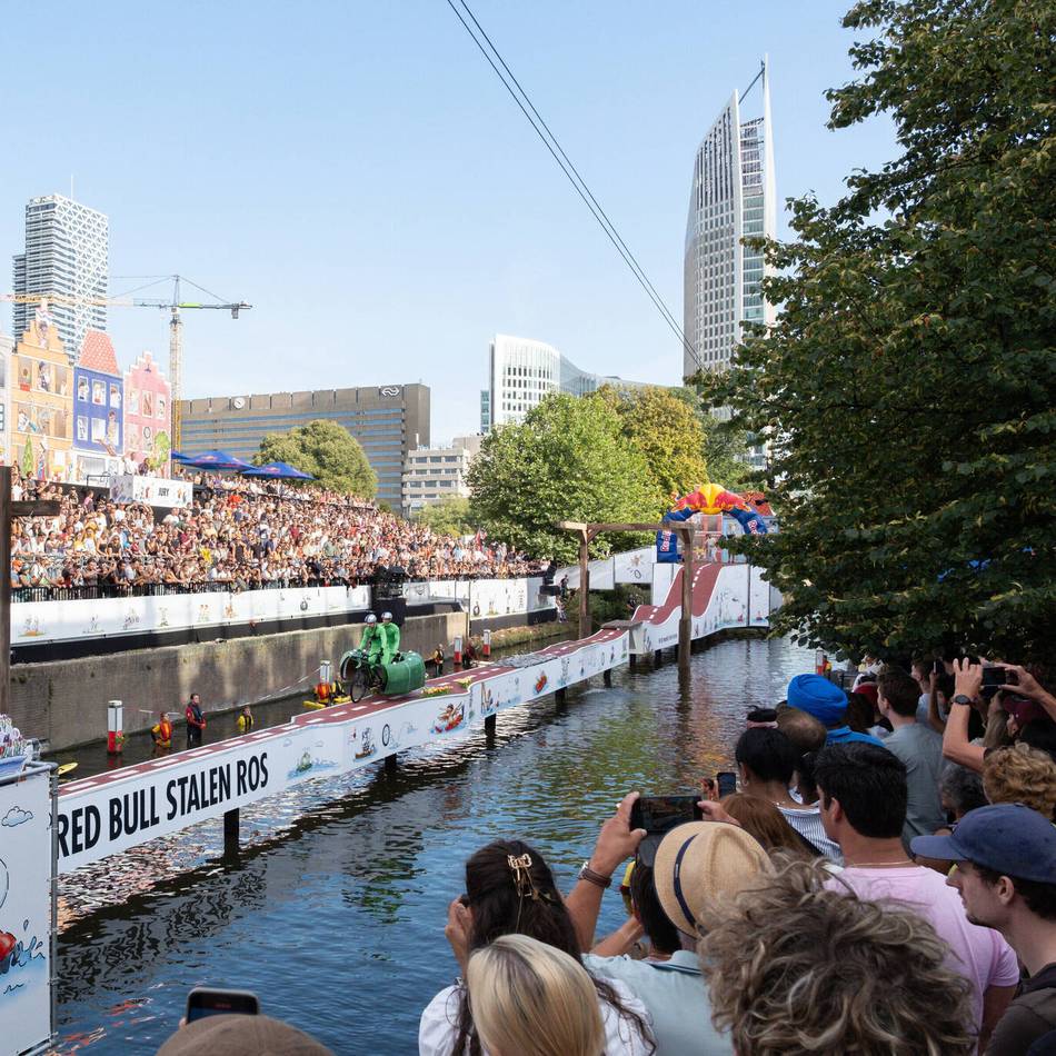 Red Bull Sattelfest in Düsseldorf: 40 Teams am Start – Radrennen verwandelt Medienhafen in Parcours