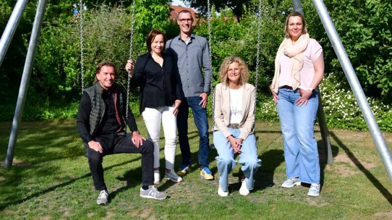 Willkommenes Geschenk: Eine Schaukel für die Wohngruppe der Münze in Goch