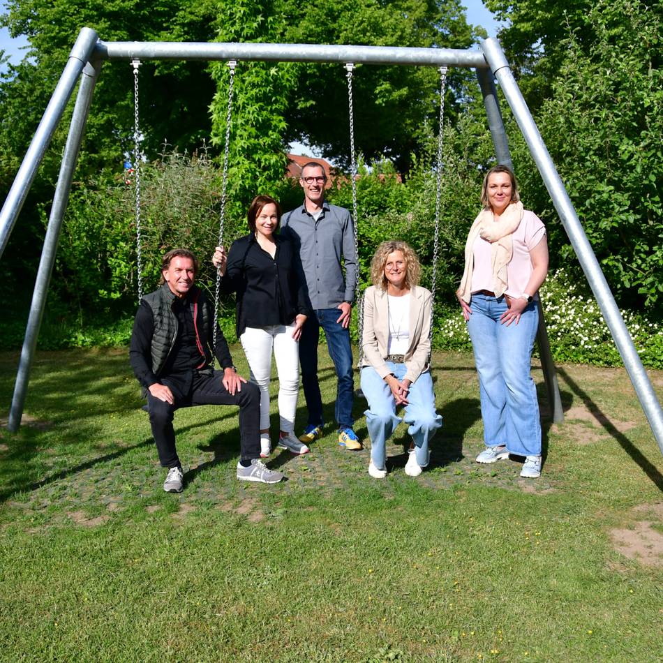 Willkommenes Geschenk: Eine Schaukel für die Wohngruppe der Münze in Goch