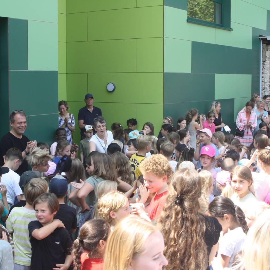 Vinhovenschule in Neersen: Grundschüler weihen Erweiterungsbau offiziell ein