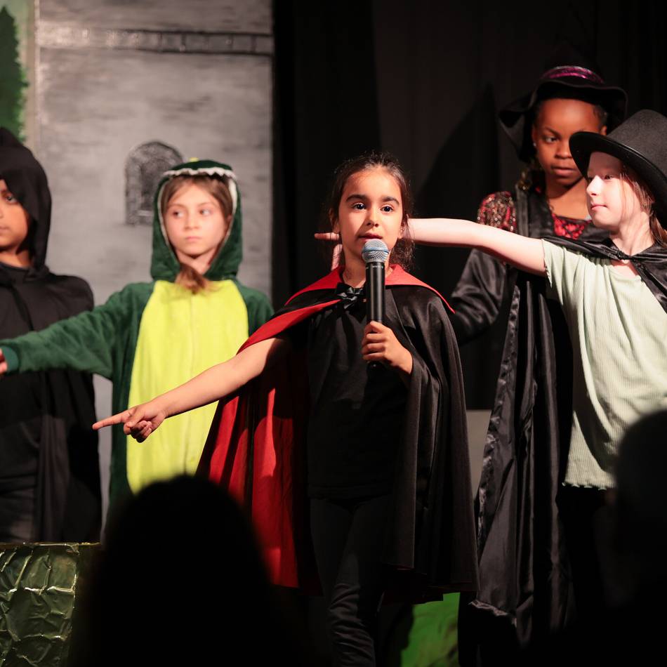 An der Mosaikschule in Krefeld: Musicalaufführung in der Schulmensa