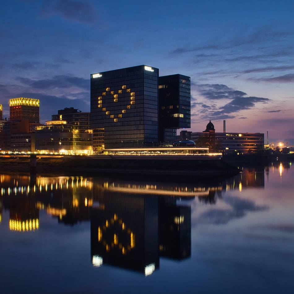 Urlaub in der eigenen Stadt: Wie Düsseldorfer in Düsseldorf günstig Zeit in Hotels verbringen können