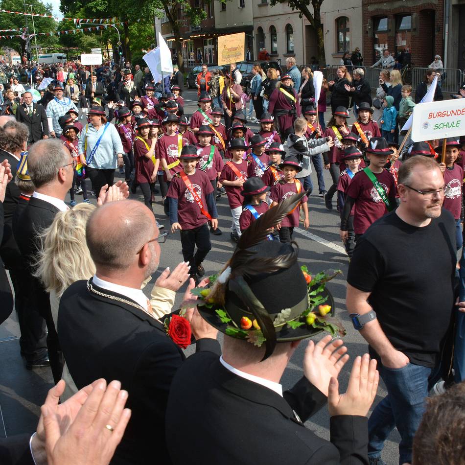 Schützenfest auf der Neusser Furth: Kinderparade feiert eine umjubelte Premiere