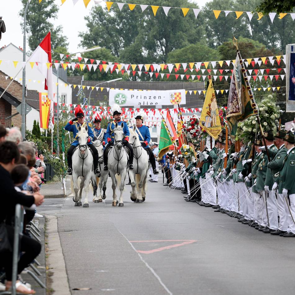Schützenfest 2025 in Kleinenbroich: Schilder statt Ordnungskräfte sollen Paraden absichern