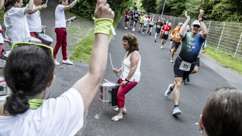Halbmarathon erstmals ausgebucht: Himmelgeister Brückenlauf wächst weiter – 770 Sportler trotzen der Hitze