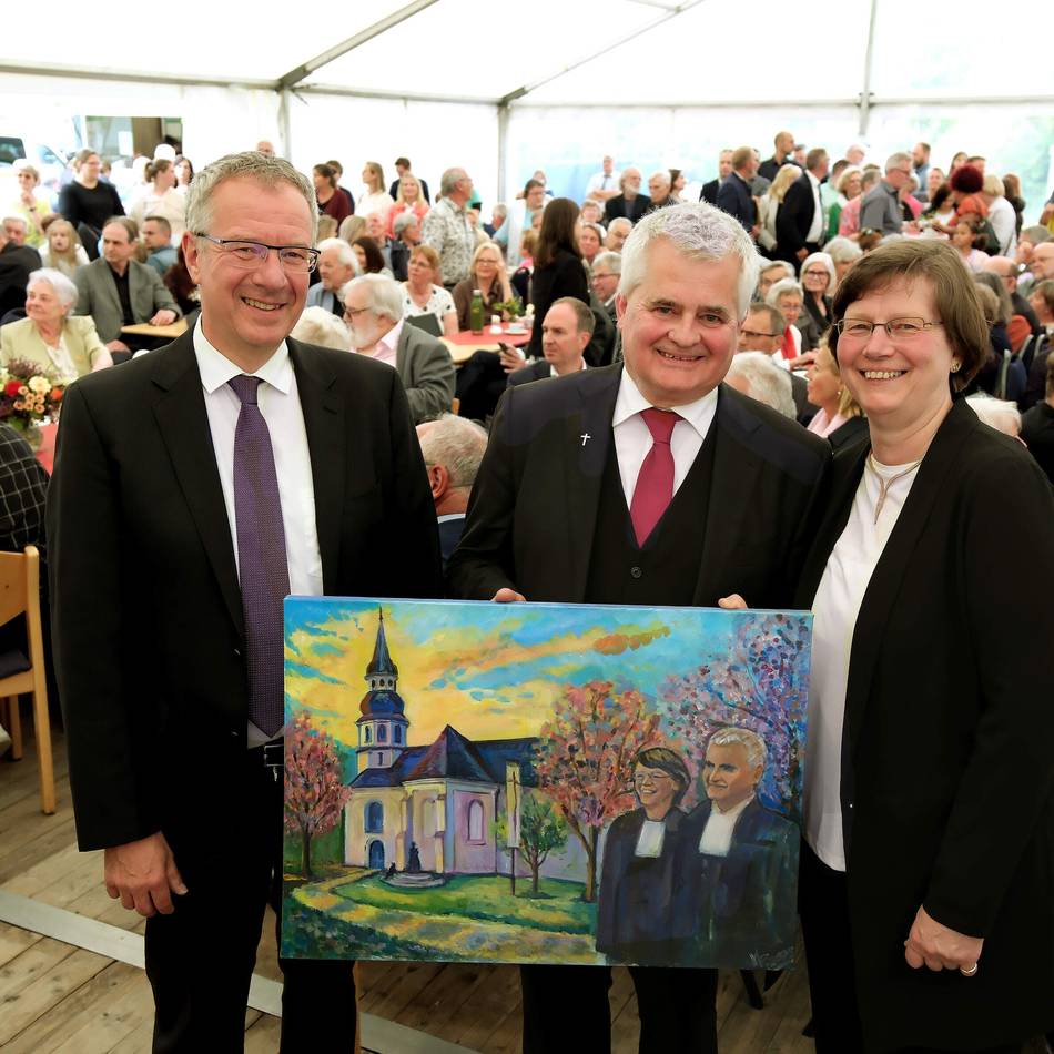 Evangelische Kirchengemeinde Alpen: Minutenlanger Beifall für das Pfarrer-Ehepaar