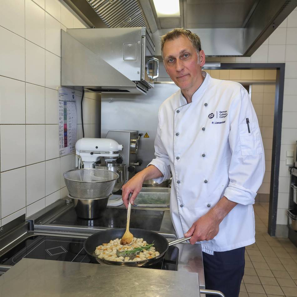 Ehemaliger Chefkoch des Düsseldorfer „Hummerstübchen“: Als Sternekoch ins Mitarbeiterrestaurant – wie das funktioniert