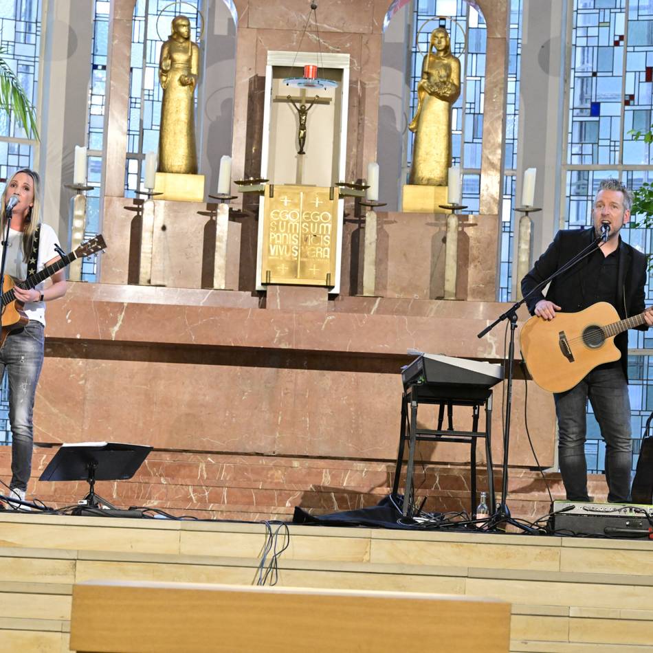 Konzert in Mönchengladbach: Delta Mouse im Kamillus-Kolumbarium – Publikum singt begeistert mit