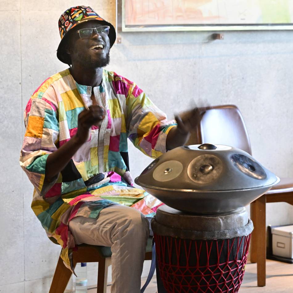 Literatur in Korschenbroich: Afrikanischer Dreiklang aus Lesung, Musik und Fingerfood