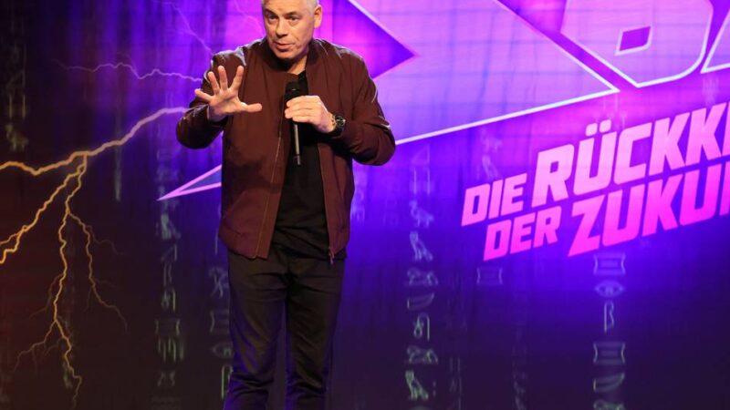 Comedian Michael Mittermeier in Mönchengladbch: Auf Zeitreise mit dem „Vertreter der vorletzten Generation”